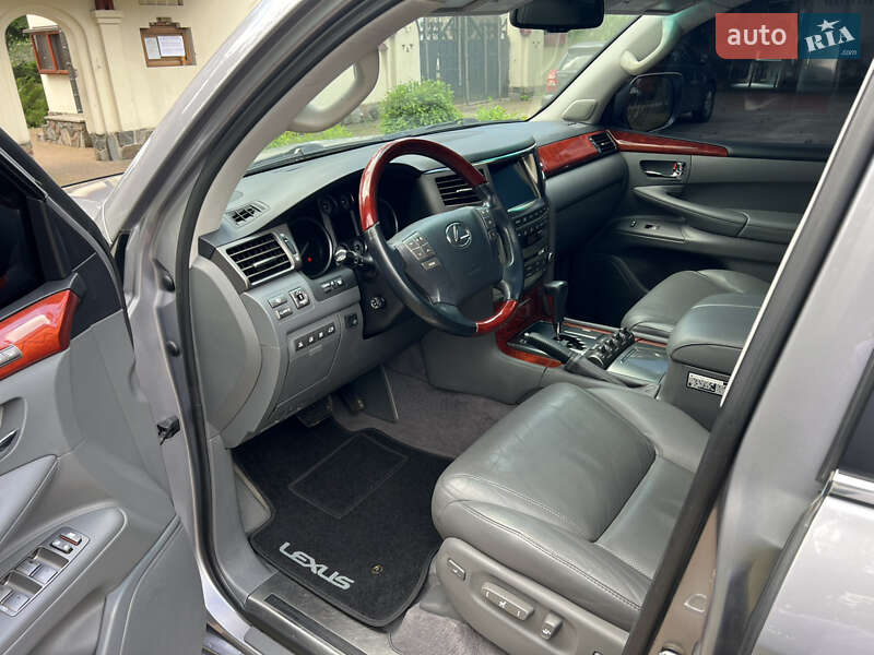 Позашляховик / Кросовер Lexus LX 2008 в Києві