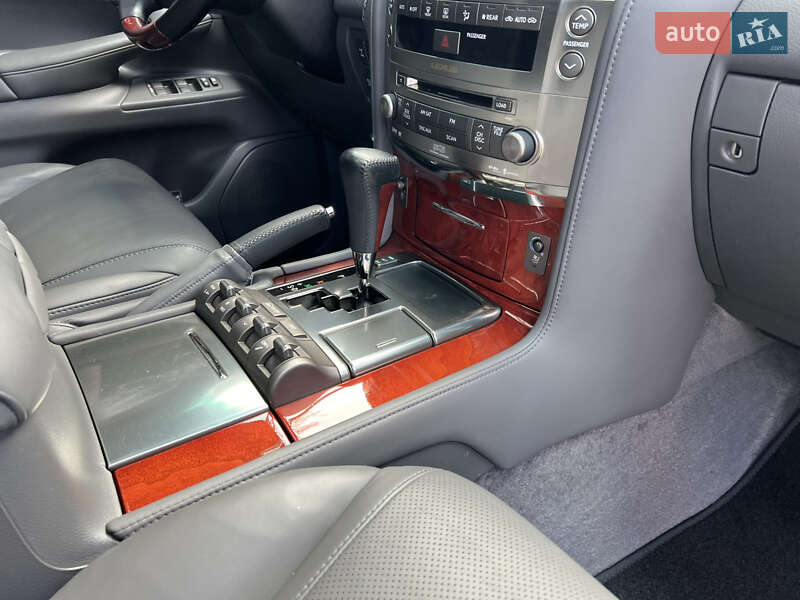 Позашляховик / Кросовер Lexus LX 2008 в Києві