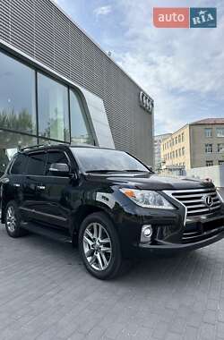 Позашляховик / Кросовер Lexus LX 2014 в 
