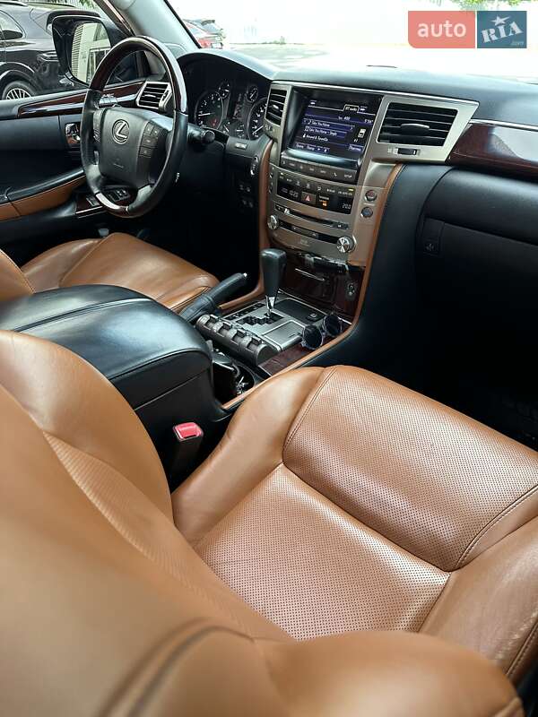 Позашляховик / Кросовер Lexus LX 2014 в Києві