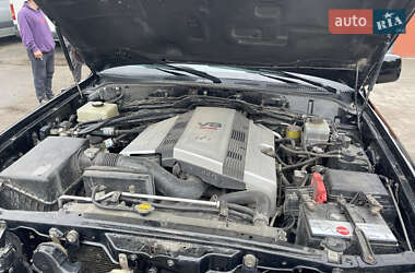 Внедорожник / Кроссовер Lexus LX 2004 в 