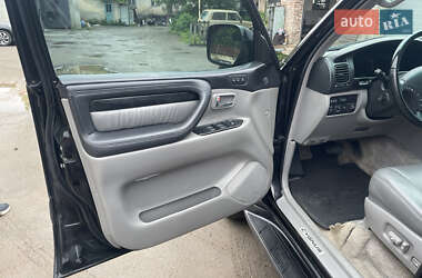 Внедорожник / Кроссовер Lexus LX 2004 в 