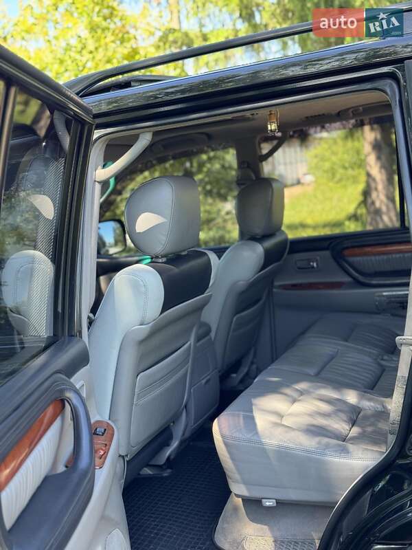 Позашляховик / Кросовер Lexus LX 2005 в Косові