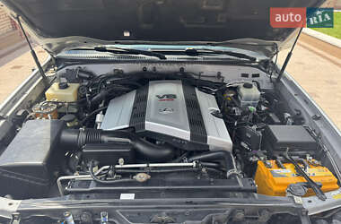 Внедорожник / Кроссовер Lexus LX 2006 в 