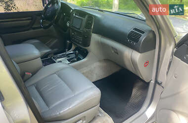 Внедорожник / Кроссовер Lexus LX 2003 в 