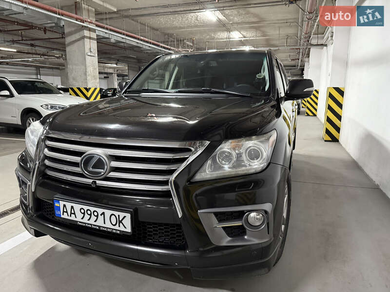 Внедорожник / Кроссовер Lexus LX 2013 в 