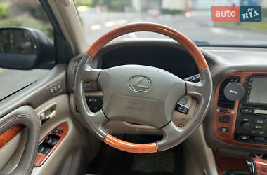 Внедорожник / Кроссовер Lexus LX 2000 в 