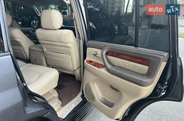 Внедорожник / Кроссовер Lexus LX 2000 в 