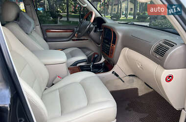 Внедорожник / Кроссовер Lexus LX 2000 в 