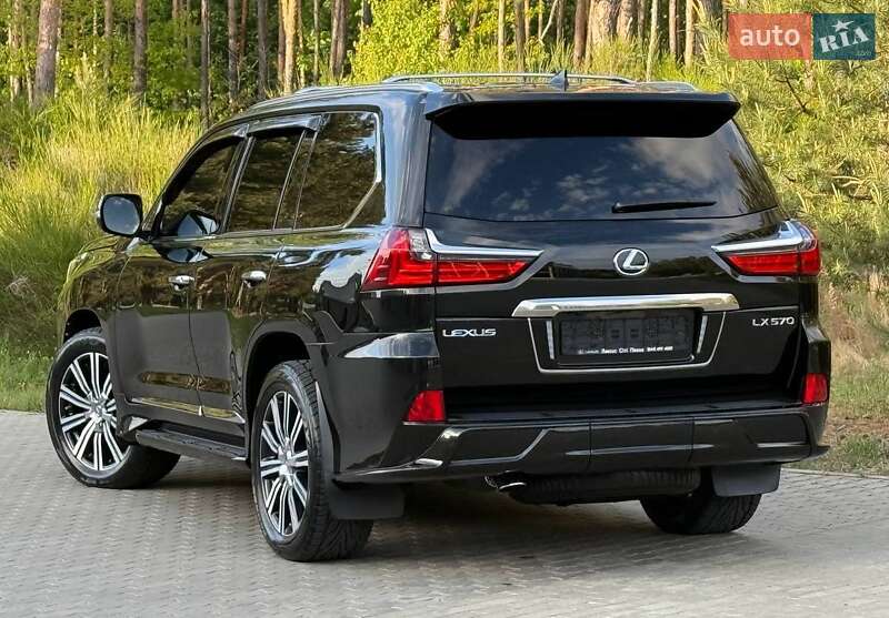 Позашляховик / Кросовер Lexus LX 2016 в Рівному