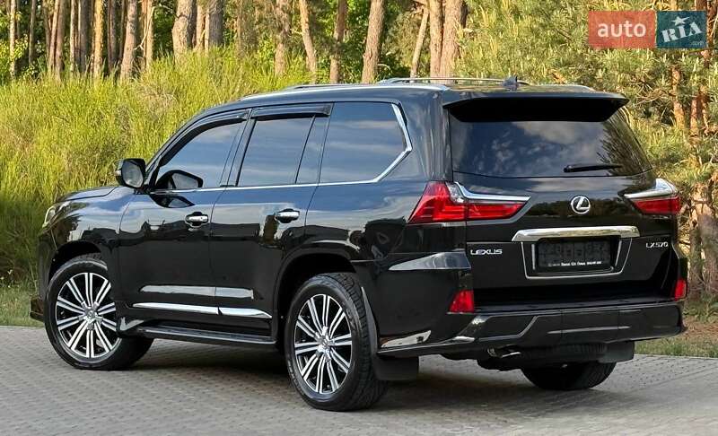 Позашляховик / Кросовер Lexus LX 2016 в Рівному