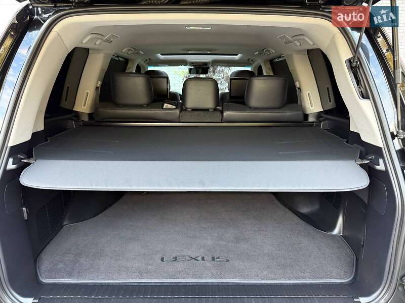 Позашляховик / Кросовер Lexus LX 2016 в Рівному