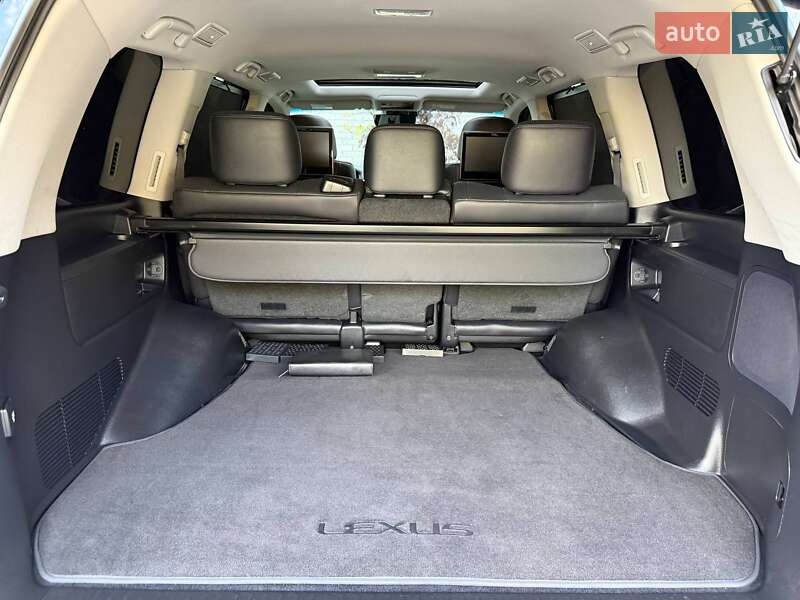 Позашляховик / Кросовер Lexus LX 2016 в Рівному