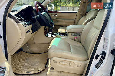 Внедорожник / Кроссовер Lexus LX 2008 в 