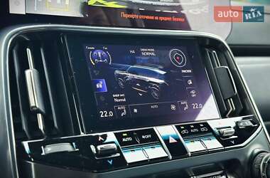 Позашляховик / Кросовер Lexus LX 2022 в 