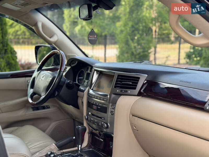 Внедорожник / Кроссовер Lexus LX 2011 в Киеве