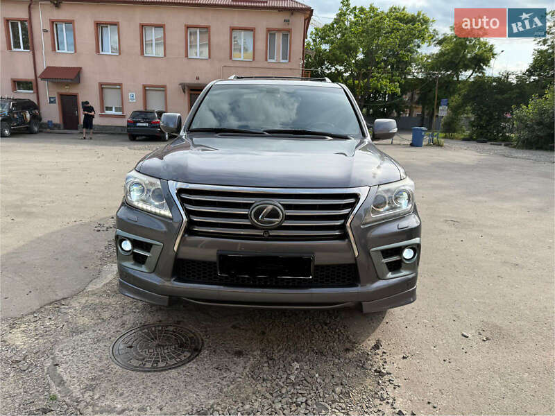 Внедорожник / Кроссовер Lexus LX 2013 в 