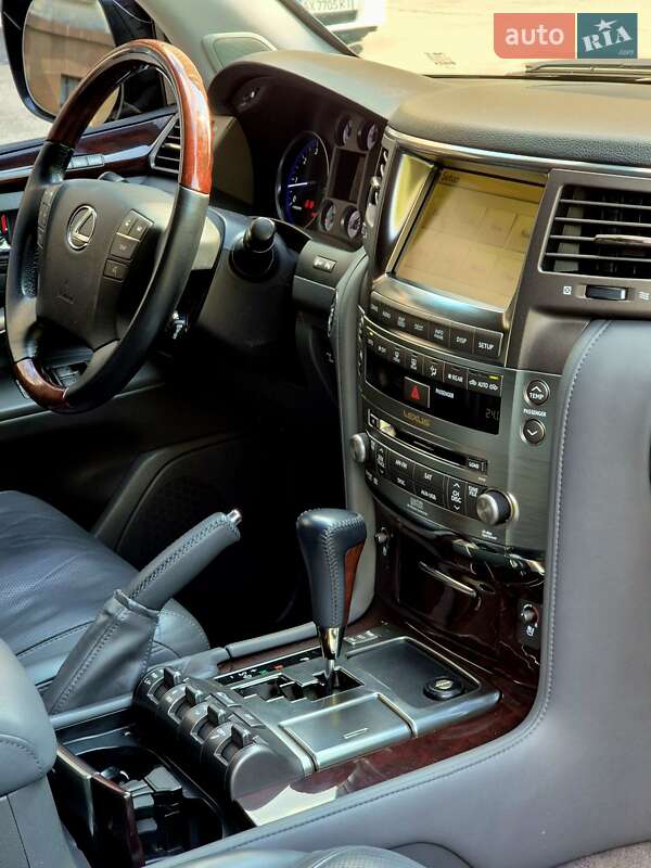 Внедорожник / Кроссовер Lexus LX 2010 в Харькове