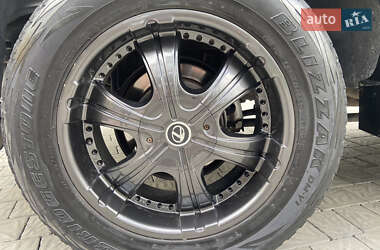 Внедорожник / Кроссовер Lexus LX 2004 в 