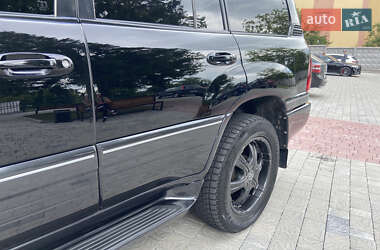 Внедорожник / Кроссовер Lexus LX 2004 в 