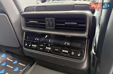 Внедорожник / Кроссовер Lexus LX 2022 в 