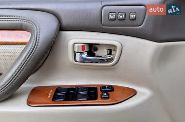 Внедорожник / Кроссовер Lexus LX 2003 в 