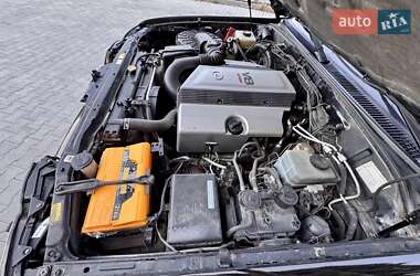 Внедорожник / Кроссовер Lexus LX 2003 в 
