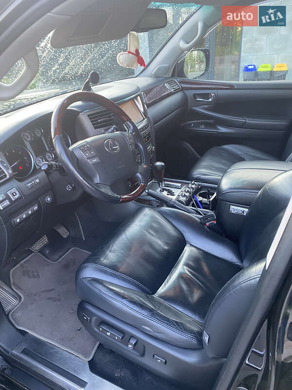 Внедорожник / Кроссовер Lexus LX 2011 в Олевске