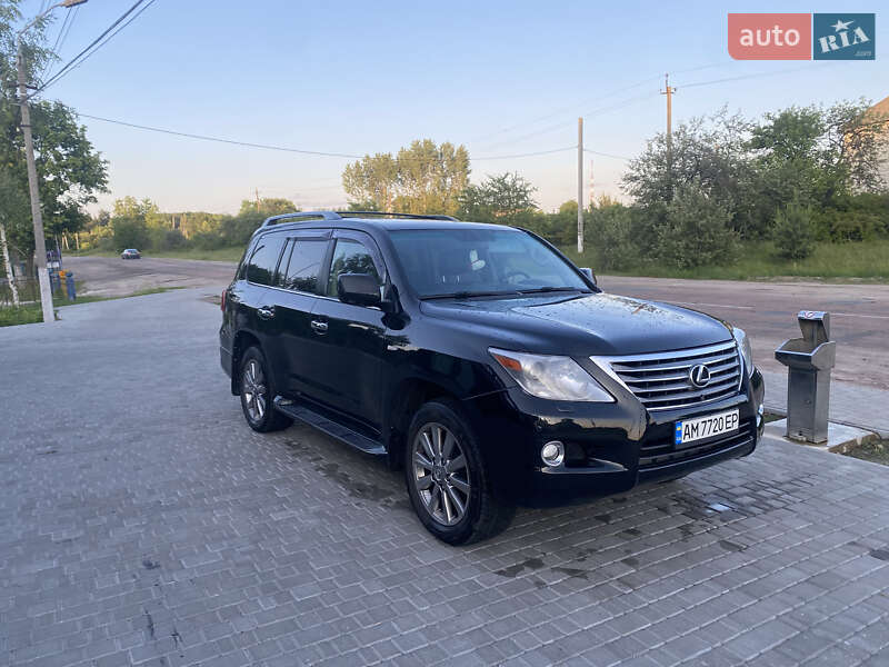 Lexus LX 2011