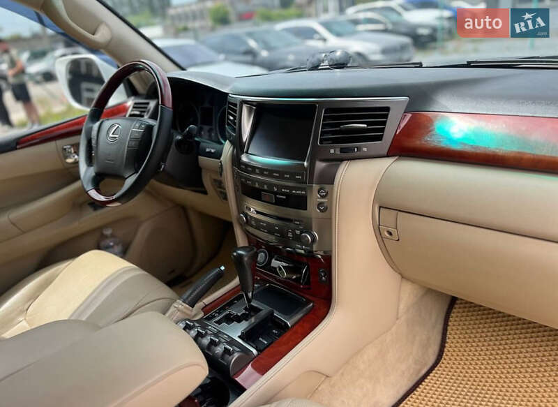 Позашляховик / Кросовер Lexus LX 2008 в Рівному