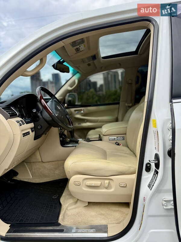 Внедорожник / Кроссовер Lexus LX 2011 в Киеве