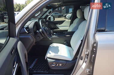 Внедорожник / Кроссовер Lexus LX 2022 в 