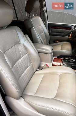 Внедорожник / Кроссовер Lexus LX 2001 в 