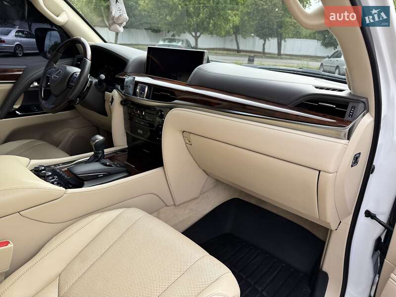 Внедорожник / Кроссовер Lexus LX 2017 в Кривом Роге
