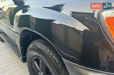 Внедорожник / Кроссовер Lexus LX 2006 в 
