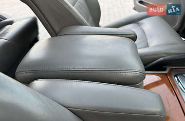Внедорожник / Кроссовер Lexus LX 2006 в 