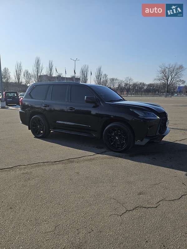 Позашляховик / Кросовер Lexus LX 2016 в Дніпрі