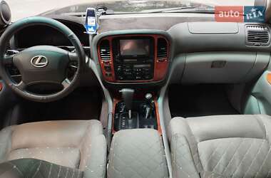 Внедорожник / Кроссовер Lexus LX 2000 в 