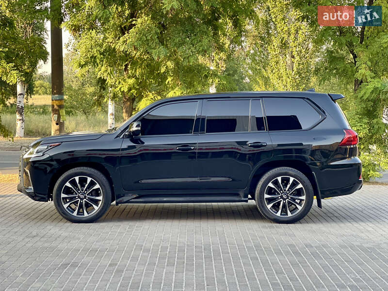 Позашляховик / Кросовер Lexus LX 2017 в Кам'янському