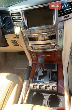 Позашляховик / Кросовер Lexus LX 2008 в 