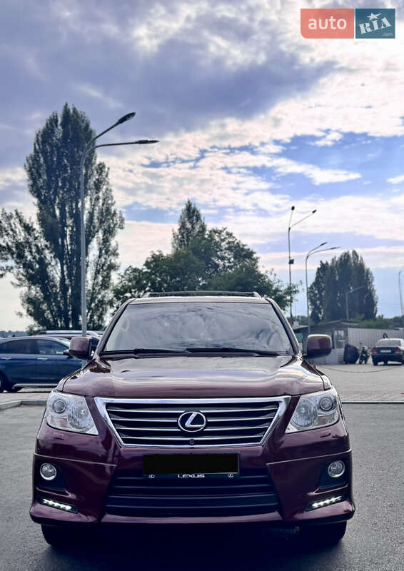 Внедорожник / Кроссовер Lexus LX 2010 в 