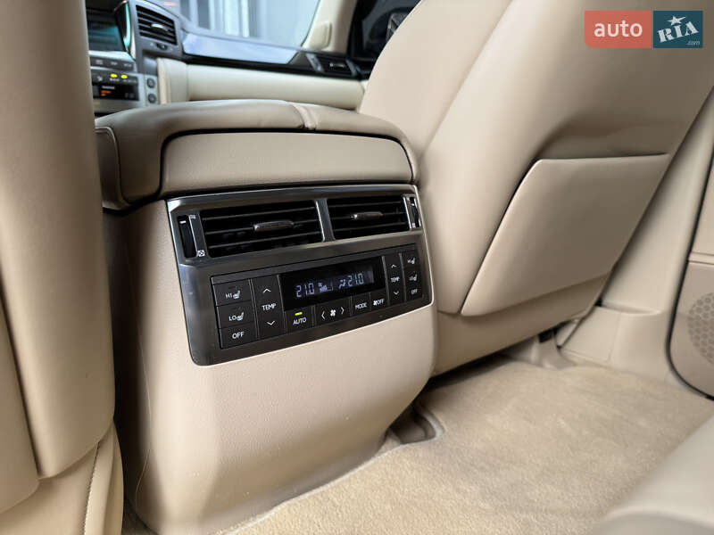 Внедорожник / Кроссовер Lexus LX 2010 в Киеве