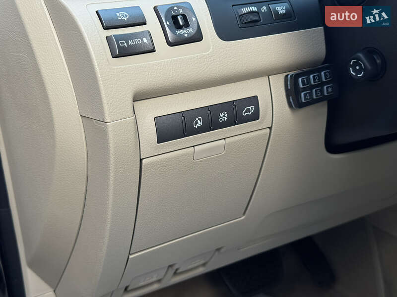 Внедорожник / Кроссовер Lexus LX 2010 в Киеве