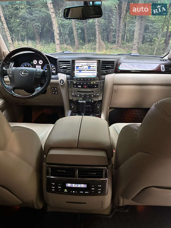 Внедорожник / Кроссовер Lexus LX 2011 в Киеве