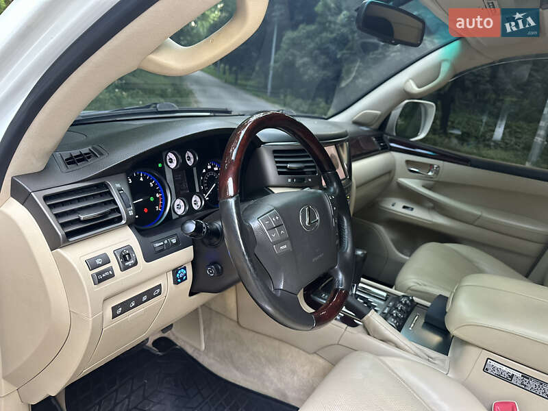 Внедорожник / Кроссовер Lexus LX 2011 в Киеве