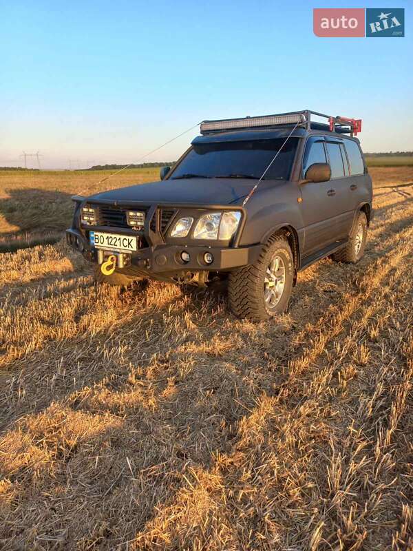 Внедорожник / Кроссовер Lexus LX 2000 в 