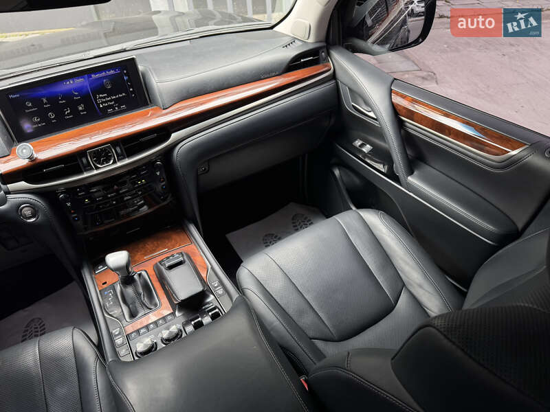 Позашляховик / Кросовер Lexus LX 2016 в Києві