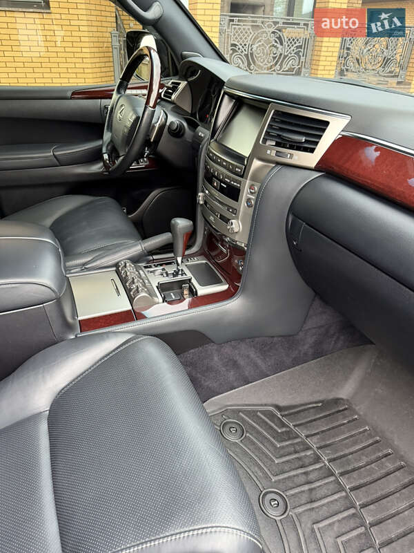 Внедорожник / Кроссовер Lexus LX 2014 в Сарнах