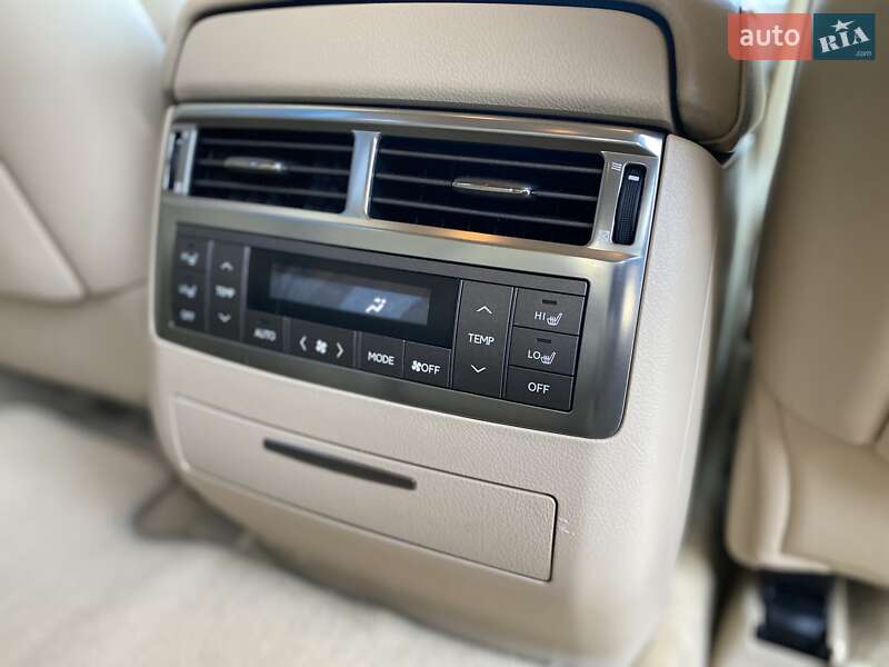 Внедорожник / Кроссовер Lexus LX 2011 в Киеве