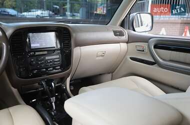 Внедорожник / Кроссовер Lexus LX 2000 в 